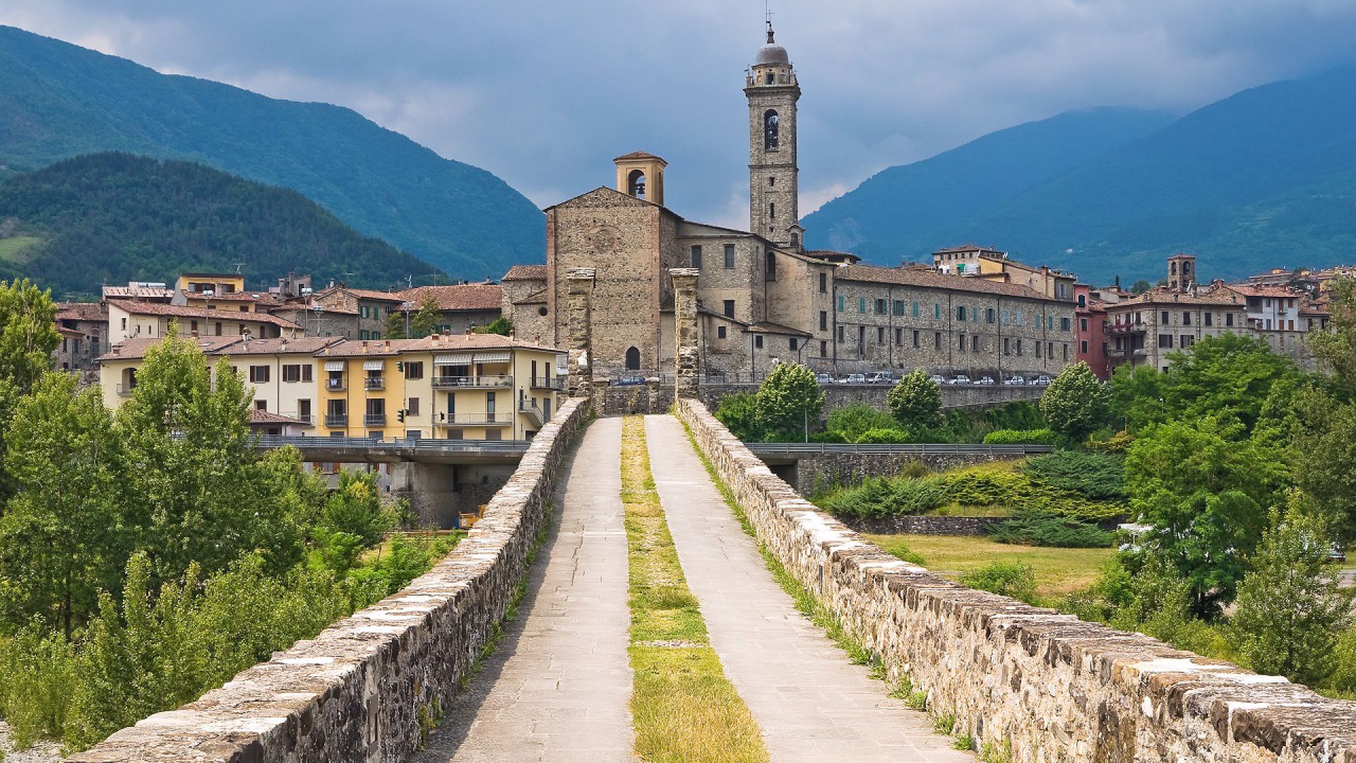 Bobbio: il ponte del diavolo e la furbizia di San ...